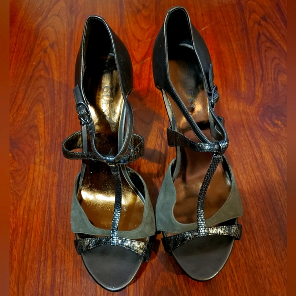 Guess Heels - Picture 1 of 9
